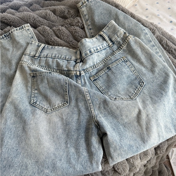 Light Wash Denim Jeans - Picture 3 of 3